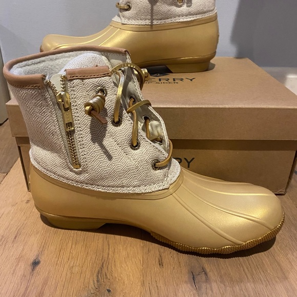 Sperry Women’s Saltwater Metallic Gold Boots Rain Snow Size 7.5 Size 8 NEW